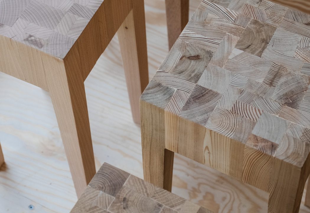 houten zitbankjes of houten meubelen